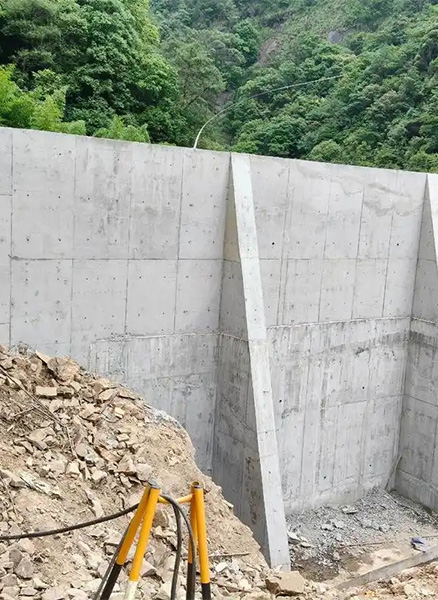 淄博临淄区重力式挡土墙